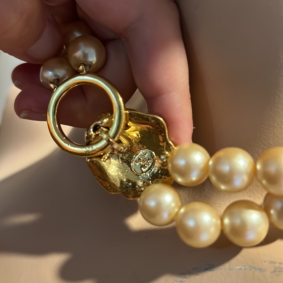 Kenneth Jay Lane Gold Lion and Cream 2 Strand Pearl Necklace - Picture 5 of 8